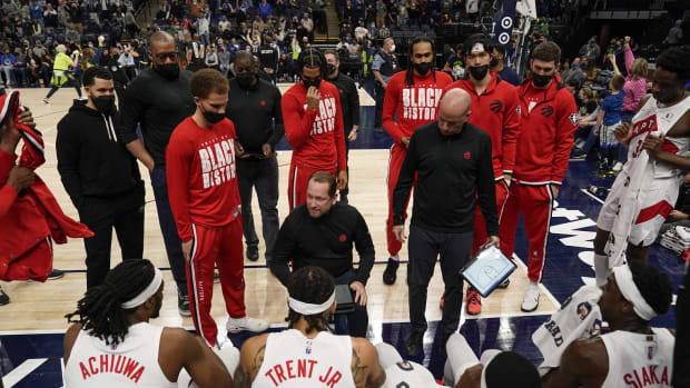 Toronto Raptors head coach Nick Nurse (center) speaks to his players during a first quarter timeout against the Minnesota Timberwolves at Target Center