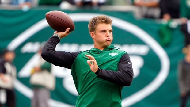 New York Jets QB Zach Wilson throws pass before game