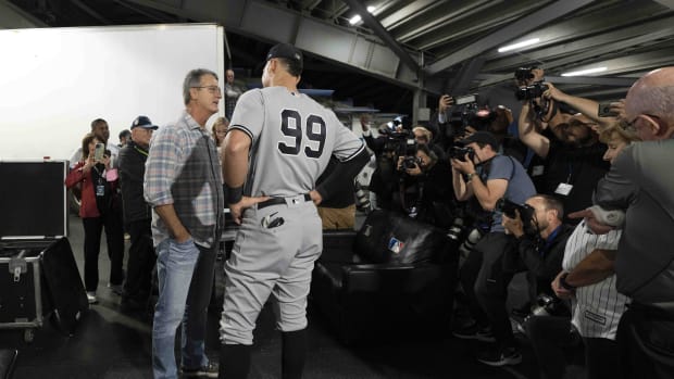 New York Yankees Aaron Judge talks to Roger Maris Jr. after hitting 61st home run