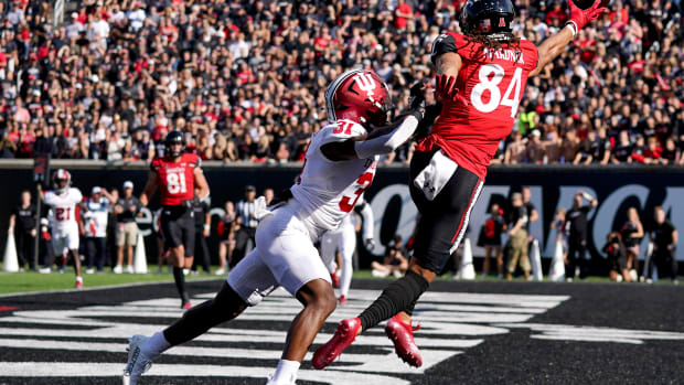 Sep 24, 2022; Cincinnati, Ohio, USA; Cincinnati Bearcats wide receiver Nick Mardner (84) is unable to reach a pass in the end zone against Indiana Hoosiers defensive back Bryant Fitzgerald (31) in the second quarter at Nippert Stadium. Mandatory Credit: Kareem Elgazzar/Cincinnati Enquirer via USA TODAY NETWORK