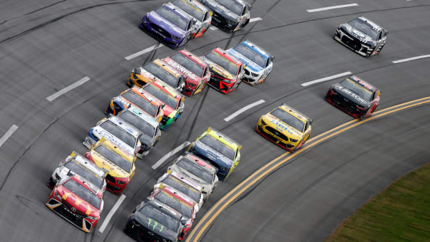 Bubba Wallace, leads the field during last year's YellaWood 500 at Talladega Superspeedway on October 04, 2021. (Photo by Brian Lawdermilk/Getty Images)