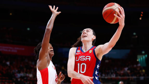 Breanna Stewart goes for a layup for Team USA vs. Canada in the FIBA Women’s World Cup.