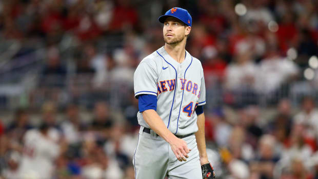 Mets' Jacob deGrom is dealing with a blood blister and cut cuticle on right middle finger.