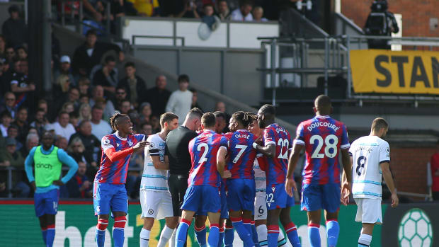 Players from both teams are pictured surrounding referee Chris Kavanagh during Chelsea's 2-1 win at Crystal Palace in October 2022 after a handball offense by no.6 Thiago Silva