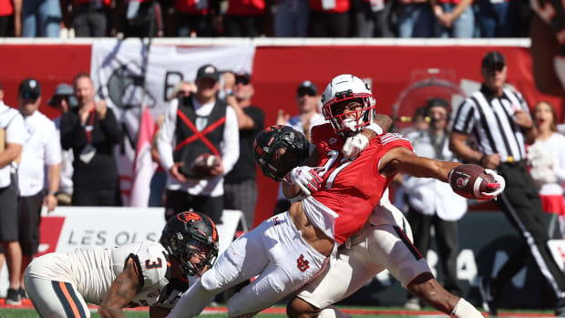 Utah Utes wide receiver Devaughn Vele (17) reaches out to score a touchdown in the third quarter against the Oregon State Beavers at Rice-Eccles Stadium.