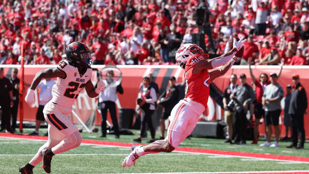 Utah Utes wide receiver Jaylen Dixon (25) catches a touchdown pass against Oregon State Beavers linebacker Cade Brownholtz (29) in the first quarter at Rice-Eccles Stadium.