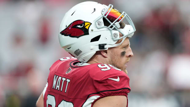 Arizona Cardinals defensive end J.J. Watt (99) warms up prior to facing the against the Los Angeles Rams on Sept. 25, 2022.