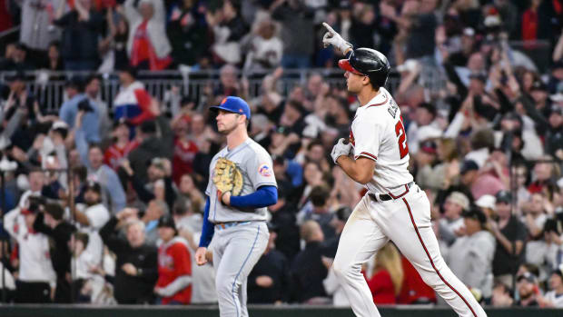Mets' division title hopes dwindle after getting swept by Braves.