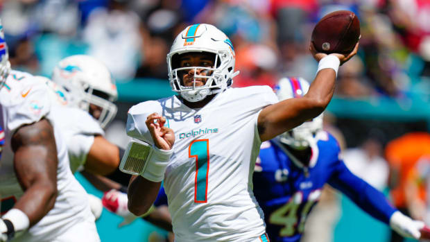 Miami Dolphins quarterback Tua Tagovailoa (1) throws a pass against the Buffalo Bills on Sept. 25, 2022.