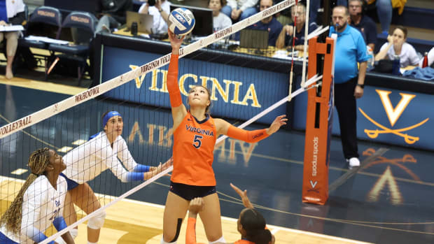 Virginia Cavaliers setter Ashley Le sets the ball during UVA's loss to the Pittsburgh Panthers.