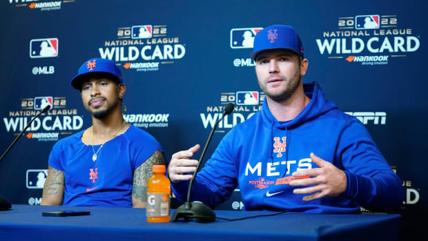 Mets stars Francisco Lindor and Pete Alonso talk about how much they love their postseason gear.