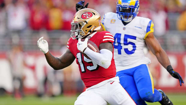 Oct 3, 2022; Santa Clara, California, USA; San Francisco 49ers wide receiver Deebo Samuel (19) runs with the ball against the Los Angeles Rams during the second quarter at Levi’s Stadium.