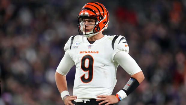 Cincinnati Bengals quarterback Joe Burrow (9) looks up at the scoreboard between plays in the fourth quarter during an NFL Week 5 game against the Baltimore Ravens, Sunday, Oct. 9, 2022, at M&amp;T Bank Stadium in Baltimore.

Nfl Cincinnati Bengals At Baltimore Ravens Oct 9 0333