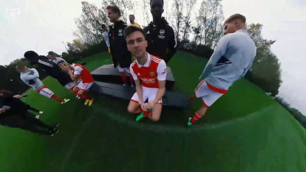 Behind the scenes: Arsenal stars line-up for 22-23 team shoot