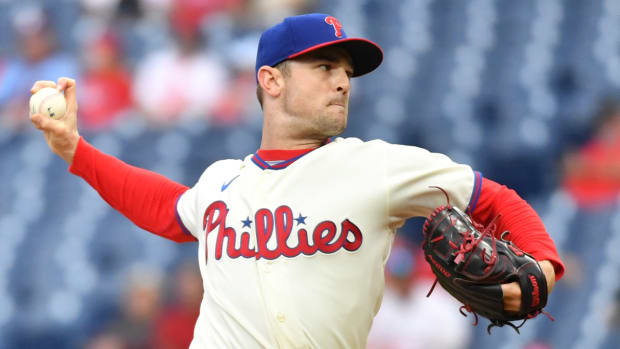 Philadelphia Phillies relief pitcher David Robertson throws a pitch against the Braves on Sept. 25, 2022.