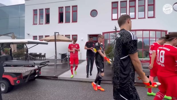 Behind the scenes: Bayern's team photo shoot