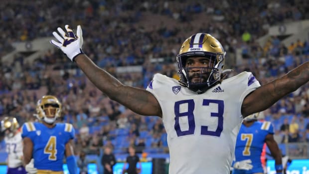 Tight end Devin Culp had one of the four Husky touchdown catches at UCLA.