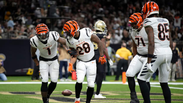 Cincinnati Bengals wide receiver Ja'Marr Chase (1) celebrates a touchdown catch with running back Joe Mixon (28), offensive tackle La'el Collins (71) and wide receiver Tee Higgins (85) in the third quarter during an NFL Week 6 game against the New Orleans Saints, Sunday, Oct. 16, 2022, at Mercedes-Benz Superdome in New Orleans. Cincinnati Bengals At New Orleans Saints Oct 16 041