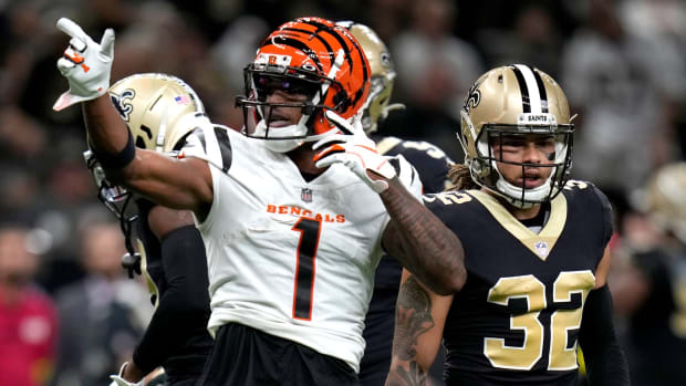 Cincinnati Bengals wide receiver Ja'Marr Chase (1) signals for a first down in the first quarter during an NFL Week 6 game against the New Orleans Saints, Sunday, Oct. 16, 2022, at Mercedes-Benz Superdome in New Orleans. Cincinnati Bengals At New Orleans Saints Oct 16 019