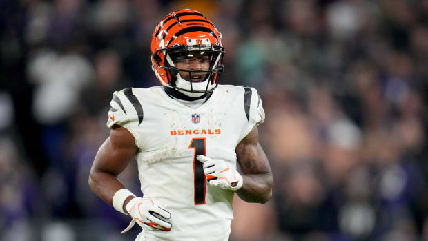 Cincinnati Bengals wide receiver Ja'Marr Chase (1) jogs to his spot before a snap in the fourth quarter during an NFL Week 5 game against the Baltimore Ravens, Sunday, Oct. 9, 2022, at M&T Bank Stadium in Baltimore. Nfl Cincinnati Bengals At Baltimore Ravens Oct 9 0326