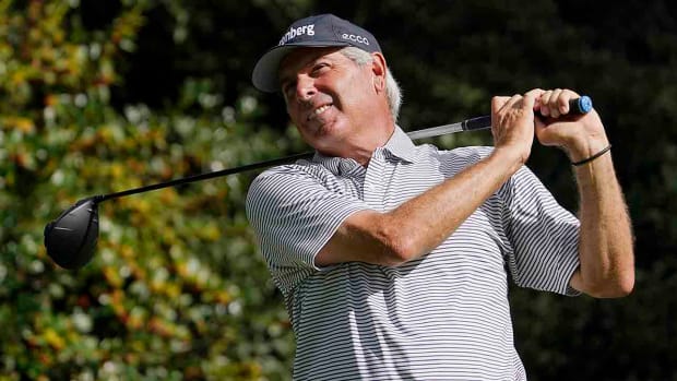 Fred Couples watches a shot during practice for the 2022 Masters.