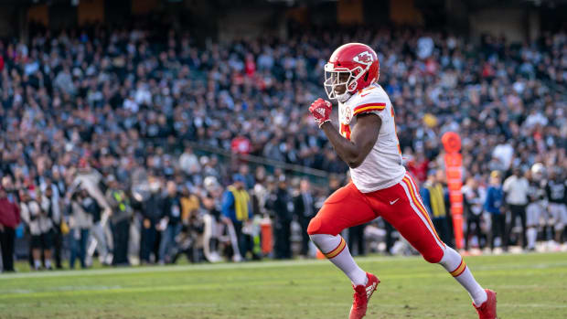 December 2, 2018; Oakland, CA, USA; Kansas City Chiefs wide receiver Chris Conley (17) during the third quarter against the Oakland Raiders at Oakland Coliseum. The Chiefs defeated the Raiders 40-33. Mandatory Credit: Kyle Terada-USA TODAY Sports