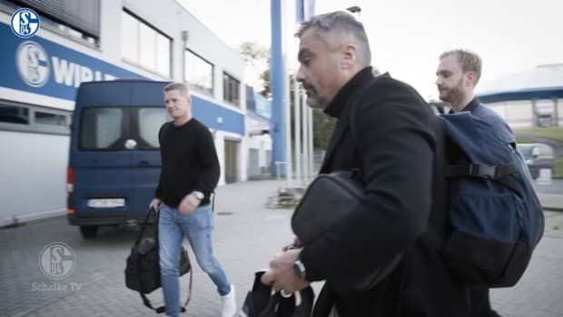 Thomas Reis' first day as Schalke's new coach