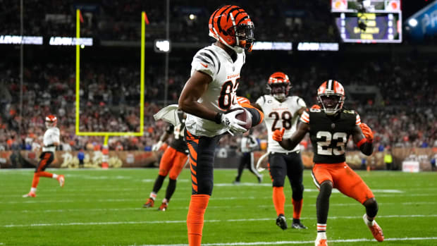 Cincinnati Bengals wide receiver Tyler Boyd (83) catches a touchdown pass in the third quarter during an NFL Week 8 game against the Cleveland Browns, Monday, Oct. 31, 2022, at FirstEnergy Stadium in Cleveland. Nfl Cincinnati Bengals At Cleveland Browns Oct 31 0032