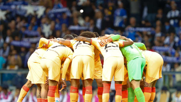 Atletico Madrid's players pictured in a huddle prior to their 2-1 defeat at Porto in November 2022