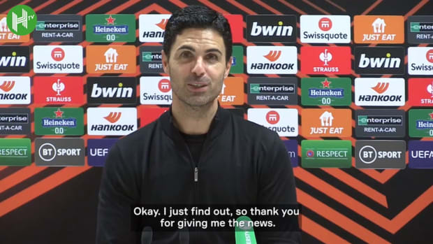 Arteta's epic reaction to Piqué's retirement at the press conference