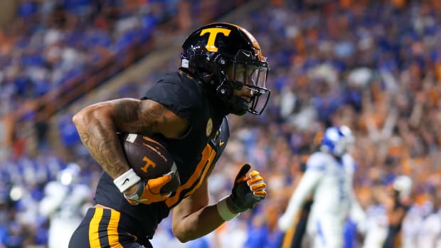 Oct 29, 2022; Knoxville, Tennessee, USA; Tennessee Volunteers wide receiver Jalin Hyatt (11) runs for a touchdown against the Kentucky Wildcats during the first quarter at Neyland Stadium. Mandatory Credit: Randy Sartin-USA TODAY Sports