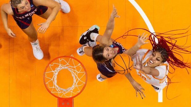 Tennessee center Tamari Key (20) shoots the ball over Belmont forward Madison Bartley (3) during a second round NCAA Division I Women's Basketball Championship game between No. 4 Tennessee and No. 12 Belmont at Thompson-Boling Arena in Knoxville, Tenn. on Monday, March 21, 2022.

Kns Ncaa Lady Vols Belmont