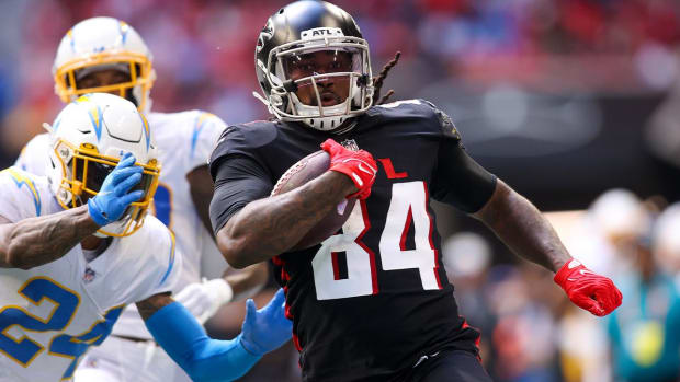 Nov 6, 2022; Atlanta, Georgia, USA; Atlanta Falcons running back Cordarrelle Patterson (84) runs the ball against the Los Angeles Chargers in the second half at Mercedes-Benz Stadium.