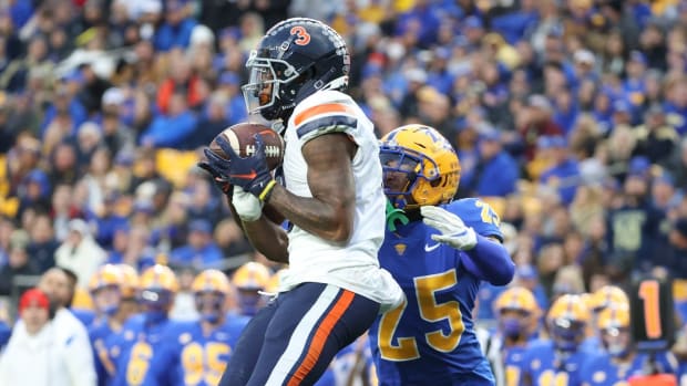Virginia Cavaliers wide receiver Dontayvion Wicks makes a touchdown catch against the Pittsburgh Panthers.