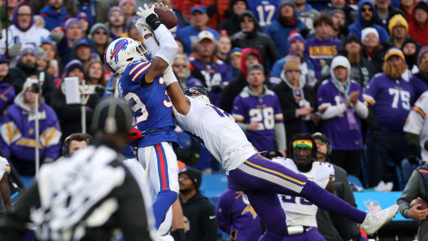 Vikings receiver Justin Jefferson makes a one-handed catch against Bills’ Cam Lewis to keep a late drive alive