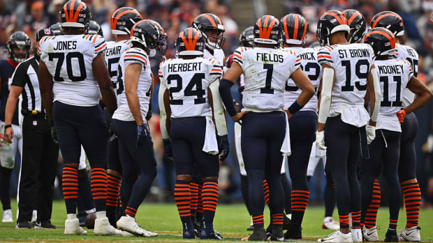 The Bears huddle up wearing throwback uniforms