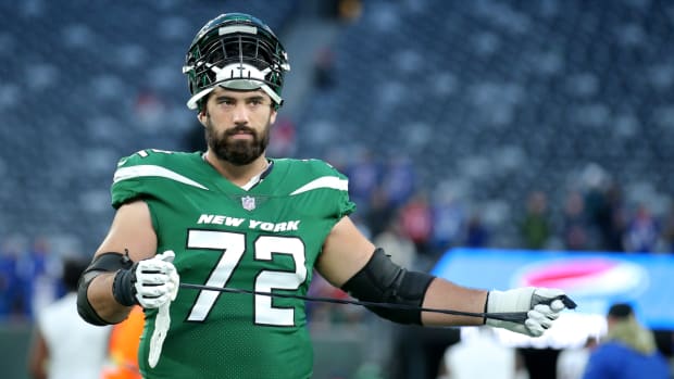 Jets offensive lineman Dr. Laurent Duvernay-Tardif stretches during a game.