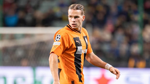 Mykhailo Mudryk pictured in UEFA Champions League action for Shakhtar Donetsk in November 2022