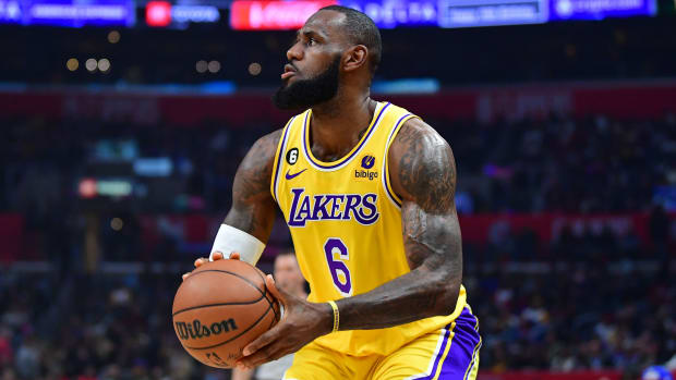Lakers forward LeBron James (6) takes a shot during a game against the Clippers.