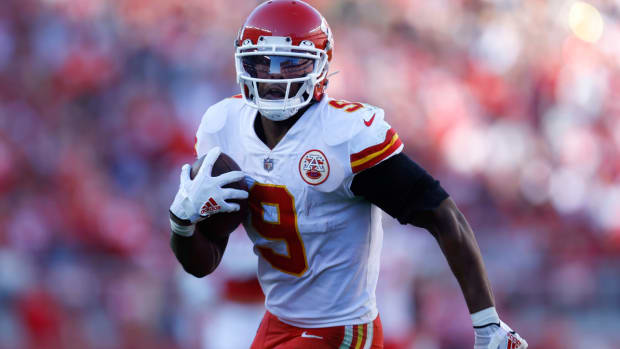 Kansas City Chiefs wide receiver JuJu Smith-Schuster (9) runs toward the end zone to score a touchdown during the second half of an NFL football game against the San Francisco 49ers in Santa Clara, Calif., Sunday, Oct. 23, 2022. (AP Photo/Jed Jacobsohn)