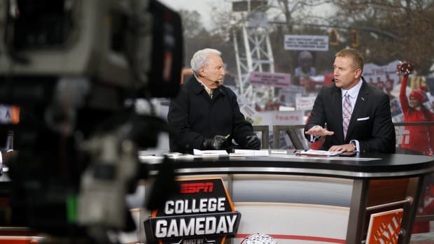 Lee Corso and Kirk Herbstreit talk while broadcasting College Gameday from Ohio State.