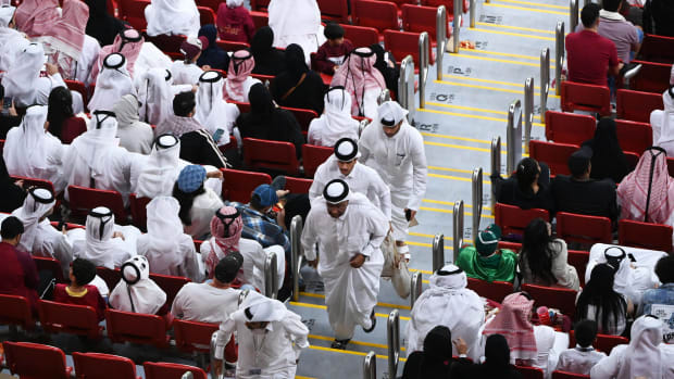 Afición de Qatar abandona estadio en inauguración de Copa del Mundo