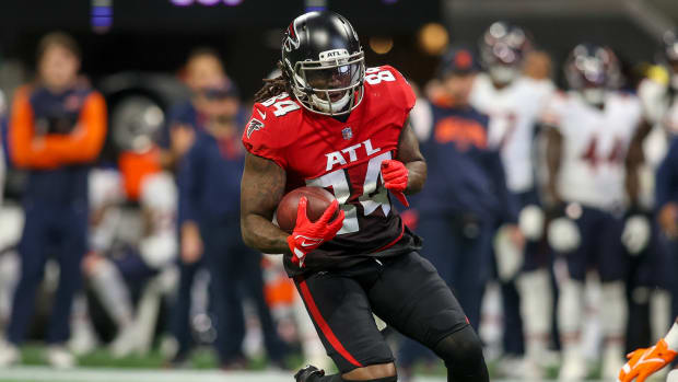 Falcons running back Cordarrelle Patterson (84) runs the ball during a game against the Bears.
