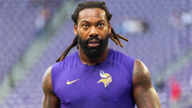 MINNEAPOLIS, MN - SEPTEMBER 25: Minnesota Vikings Linebacker Za Darius Smith (55) looks on before the NFL, American Football Herren, USA game between the Detroit Lions and the Minnesota Vikings on September 25th, 2022, at U.S. Bank Stadium in Minneapolis, MN. (Photo by Bailey Hillesheim/Icon Sportswire) NFL: SEP 25 Lions at Vikings Icon220925205