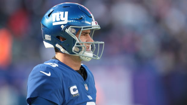 Nov 20, 2022; East Rutherford, New Jersey, USA; New York Giants quarterback Daniel Jones (8) looks up during the first half against the Detroit Lions at MetLife Stadium.