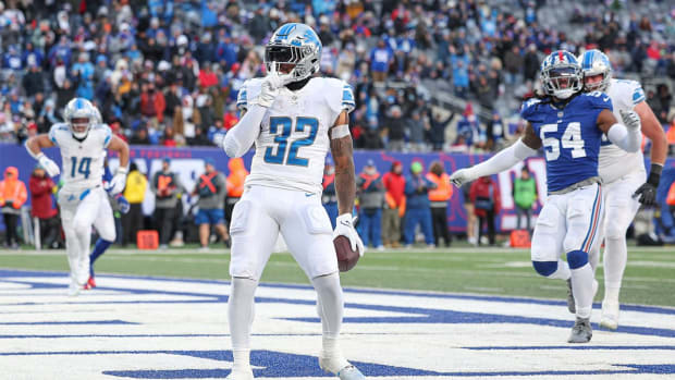 Nov 20, 2022; East Rutherford, New Jersey, USA; Detroit Lions running back D’Andre Swift (32) reacts after scoring a rushing touchdown during the second half against the New York Giants at MetLife Stadium.