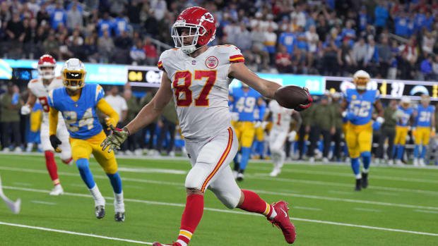 Nov 20, 2022; Inglewood, California, USA; Kansas City Chiefs tight end Travis Kelce (87) celebrates after scoring on a 17-yard touchdown reception with 31 seconds left against the Los Angeles Chargers SoFi Stadium.