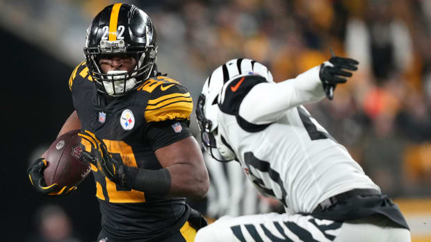 Pittsburgh Steelers running back Najee Harris (22) carries the ball in the fourth quarter during a Week 11 NFL game against the Cincinnati Bengals at Acrisure Stadium.