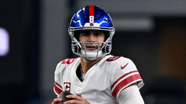 New York Giants quarterback Daniel Jones looks to throw a pass vs. the Cowboys.