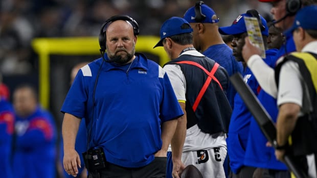 Nov 24, 2022; Arlington, Texas, USA; New York Giants head coach Brian Daboll walks the sideline during the second half of the game between the Dallas Cowboys and the Giants at AT&T Stadium.